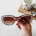 Retro amber cat-eye sunglasses with brown gradient lenses and y2k aesthetic frame - Champagne