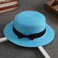 Chapeau de soleil bleu en paille avec ruban noir et dessus plat pour femme en été - Taille unique / Bleu Ciel