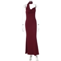 Détail d'une robe licou bordeaux avec col plissé et coupe ajustée élégante pour soirée - S / Bordeaux
