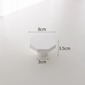 Minimalistischer weißer achteckiger Schmuckständer, Maße von 8 cm mal 3,5 cm Höhe - Niedriges achteckiges Tablett mit Sockel