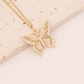 Elegante collana a farfalla dorata con zirconi su base in pietra naturale - Giallo