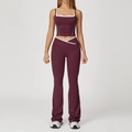 Ensemble de yoga bordeaux avec liseré blanc, haut dos nu et pantalon évasé taille haute - S / Haut et Bas (5009/8843) / Ensemble Pantalon Évasé / Rouge Pourpre Foncé