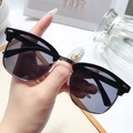 Klassische Halbrahmen-Sonnenbrille in Schwarz und Silber mit dunkelgrauen Gläsern - Glänzend Schwarz Silberrahmen Graue Gläser