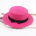 Chapeau de soleil plat en paille fuchsia avec nœud en ruban noir pour l'été - Rose rouge