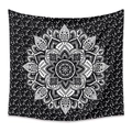 Détail d'une tapisserie mandala bohème avec motif céleste de lune et d'étoiles en noir et blanc - 73X95CM / Noir Blanc Étoile Lune Mandala (ZJ111205)
