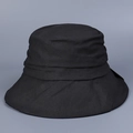 Vue détaillée d'un chapeau de soleil noir avec tissu plissé horizontal et coton doux - M(56-58cm) / Noir