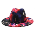 Chapeau fedora en feutre avec imprimé graffiti rouge bleu et ruban noir à rivets - Style d'Impression à l'Encre Abstraite (03)