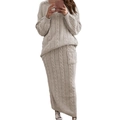 Détail d'un ensemble en maille beige avec pull torsadé et jupe longue assortie - 3XL / Haut Et Bas / Abricot