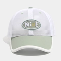 Detail van de witte mesh baseballpet met NICE-smiley patch en groene klep - 52cm 2-5 Jaar Oud / Lichtgroen