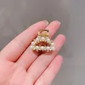 Kleiner goldener Haarclip mit elf weißen Perlen für Seitenhaar-Styling, Größe 2,7x2,3 cm - M1-012 Halbkreisperle