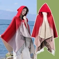 Poncho à capuche ethnique dégradé rouge et beige avec ourlet à franges décoratives - Couleur 7