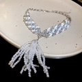 Collana a catena cubana in smalto bianco con zirconi brillanti e pendente con nappe di perle - Bianco