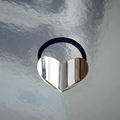 Porte-queue de cheval coeur argenté minimaliste avec élastique noir à finition métal - Coeur Miroir / Cœur Argenté