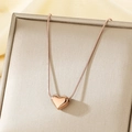 Collana con pendente a cuore in oro rosa con catena a serpente in una scatola per gioielli - Oro rosa