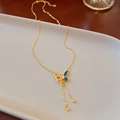 Collana dorata con farfalla in smalto blu e serpente con pendenti a doppia nappa - Farfalla in Smalto Serpente Dinamico (14# Collana-Placcatura in Oro Vero)