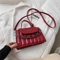 Borsa a tracolla quadrata rossa trapuntata con catena decorativa e tracolla regolabile - Rosso