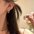 Minimalistische silberne Creolen für Damen, am Ohr getragen für einen edlen Look - 1# Ohrschnalle - Silberner Kreis / Silber