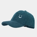 Dettaglio dello smile ricamato sul cappellino da baseball in velluto a coste verde - Regolabile / Verde Pavone