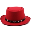 Bombetta in feltro rosso con cinturino in pelle nera borchiato e fibbia in metallo - M(56-58cm) / Rosso
