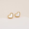 Eleganti orecchini a cuore dorati con inserto in madreperla bianca su sfondo neutro - Orecchini Solo (Senza Collana/Bracciale) / Oro