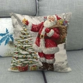 Housse de coussin de Noël avec motif Père Noël et chien sur texture lin pour canapé - Père Noël & Arbre de Noël Illustration