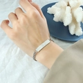 Pulsera minimalista de plata con placa rectangular e inscripción Smile y sonrisa - Color Acero
