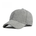 Détail de la casquette de baseball en velours côtelé gris clair avec texture côtelée - Gris