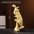 Abstract gouden harsbeeld van handen die een roos vasthouden, modern woondecoratie ornament - Hand Met Roos - Goud