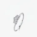 Elegante anello a corona in argento 925 con cinque zirconi a taglio baguette chiari - US 5 / Argento