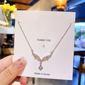 Collier V en acier titane argenté avec pierres de zircon et pendentif sur carte - Goutte d'Eau Losange Argent