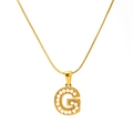 Collier élégant en titane doré avec pendentif lettre G orné de perles blanches fines - Lettre G (SP723G-G)