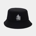 Détail de l'impression de lettres blanches sur le tissu du chapeau bob en coton noir - Slogan Inspirant SHE IS ME (11# Noir)