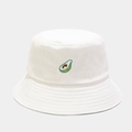 Dettaglio del ricamo a forma di avocado su cappello bucket in cotone bianco con cuciture - M (56-58cm) / Bianco
