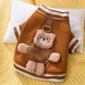 Detalle de sudadera para perro con anillo en D metálico y bordado de oso de peluche - Oso Marrón (Compatible con Correa) / S (Peso recomendado 1,5-2,5 kg)