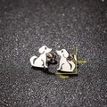 Minimalistische silberne Welpen-Ohrstecker aus poliertem Edelstahl in 12 mm Größe - Stahlfarbe