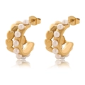 Detail of C-shaped 18K gold-plated earrings featuring embossed hearts and white pearls - Semi-Circle Heart Relief Pearl Earrings