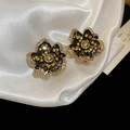 Vista detallada de pendientes de flores vintage con cristales de colores sobre seda - Estilo Diamante de Imitación de Esmalte Negro (Aguja de Plata-Oro-Amarillo)