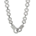Dettaglio macro della collana d'argento con maglie a infinito e ciondolo a manette - Collana Argento
