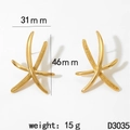 Vista detallada de aretes grandes de estrella de mar dorados, de 31 mm y 46 mm - Dorado (D3035)