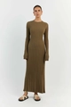 Elegante olijfgroene nauwsluitende gebreide maxi-jurk met lange mouwen en ribgebreid patroon - S / camel