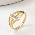 Anello geometrico moderno a V placcato oro con accenti di zirconi scintillanti - US 6 / Oro