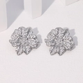 Pendientes de flores en plata pulida con textura martillada y diseño de varios pétalos - Color Acero