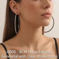 Detailansicht der 8cm großen schwarzen Creolen mit weißen Kristallen für Damen - 8CM Gun Black Weißer Strass
