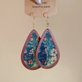 Dettagli degli orecchini a goccia con stampa floreale e bordo in stile legno - Stile Vetro Colorato Fiore Croce