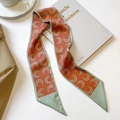 Foulard long en satin rouge à imprimé croissant avec bordure verte contrastée - 10014 Lune/Orange Rouge Croissant de Lune