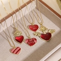 Lot de cinq pendentifs coeur vintage dorés avec émail rouge et ailes d'ange - Coeur Rayé Rouge Rose