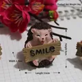 Mini figura de erizo de resina con cartel smile para jardín y decoración de paisajes - Adorno de Erizo Único (Letrero SMILE) / Rosa y Marrón Oscuro