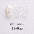 Primer plano de dijes de mariposa iridiscentes 11x9mm con base de aleación de plata - Mariposa Fantasma Plateada (A552)