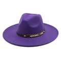 Chapeau jazz en laine violette avec bandeau en cuir à clous sur fond blanc - M(56-58cm) / Violet