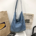 Blaue Denim Umhängetasche mit großen Fronttaschen und verstellbarem Schultergurt - Blau